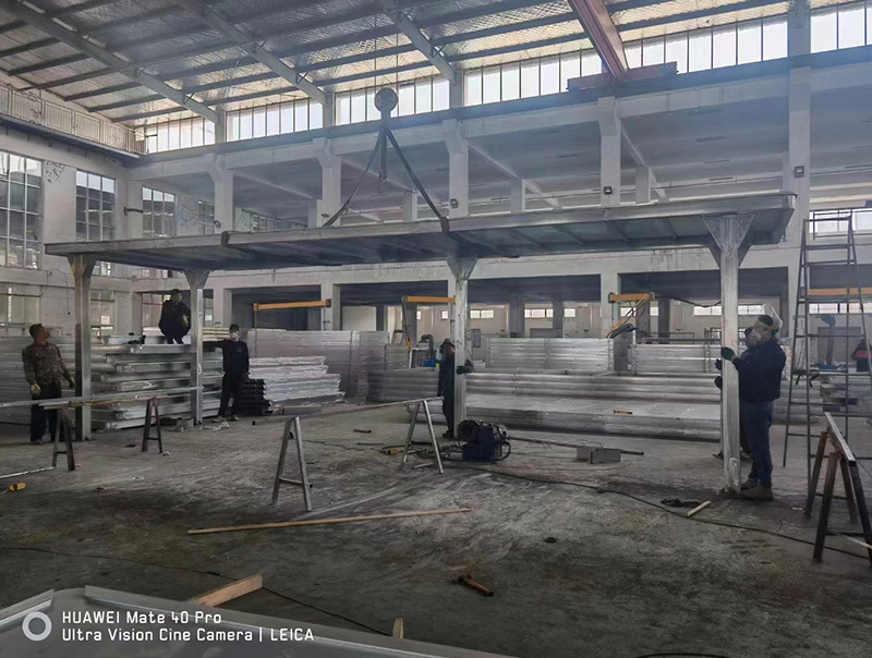 候車(chē)亭車(chē)間生產(chǎn)安裝效果